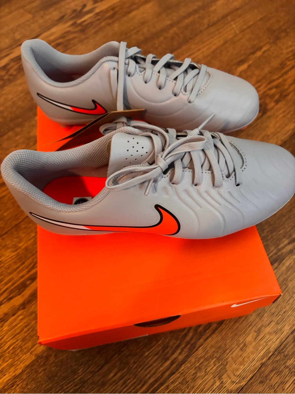 Nike kids unisex cleats size 5.5 NWT
